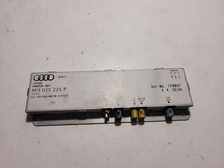 Audi A4 S4 B6 8E 8H (2000 - 2006) 8E9035225P Усилитель антенны — фото 1