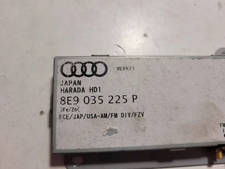Audi A4 S4 B6 8E 8H (2000 - 2006) 8E9035225P Усилитель антенны — фото 3
