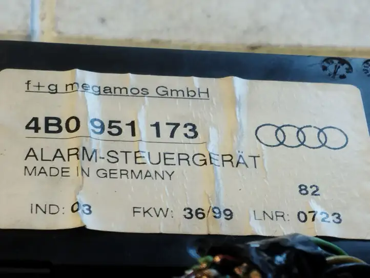 Audi A6 S6 C5 4B (1997 - 2001) 4B0951173 Блок управления сигнализацией — фото 2