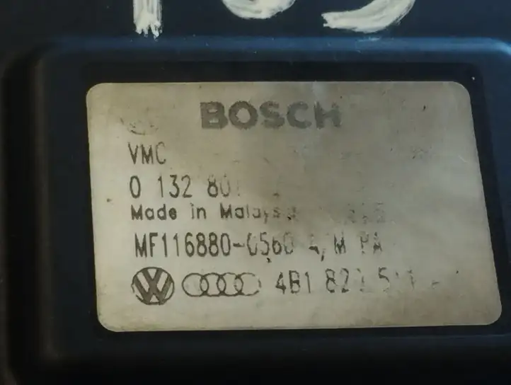 Audi A6 S6 C5 4B (1997 - 2001) 4B1820511 Двигатель задвижки потока воздуха — фото 2