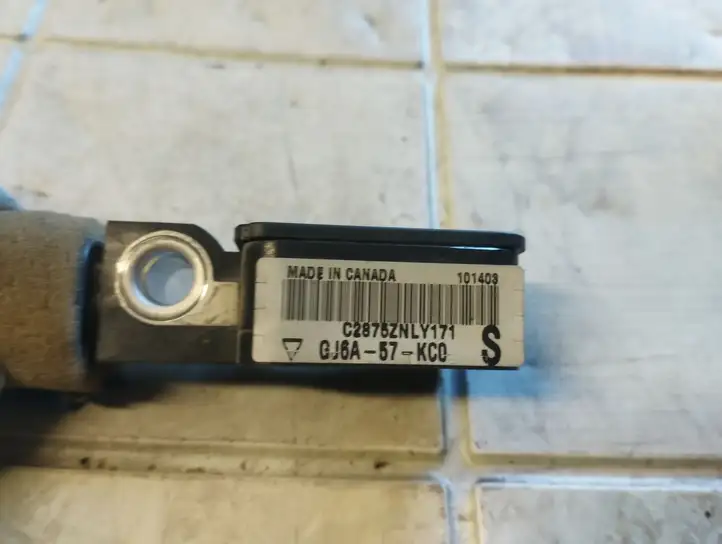 Mazda 6 (2002 - 2005) GJ6A57KC0 Датчик удара SRS — фото 2