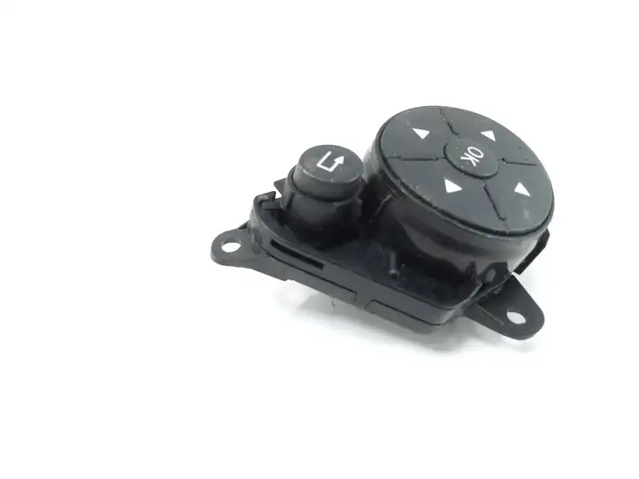 Mercedes-Benz C W204 (2007 - 2014) A2048210151 Кнопки на рулевом колесе — фото 2