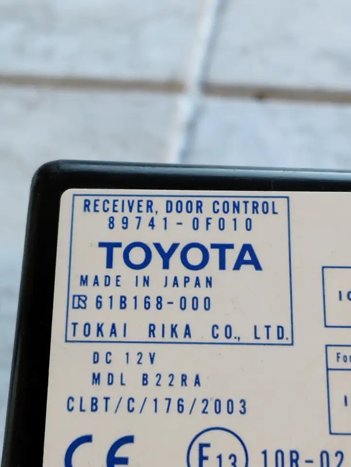 Toyota Corolla Verso AR10 (2004 - 2009) 897410F010 Блок управления дверью — фото 2