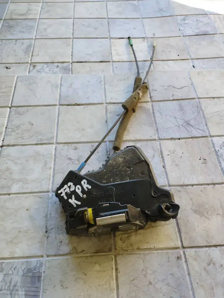 Toyota Corolla Verso AR10 (2004 - 2009) A046693 Замок передней двери — фото 1