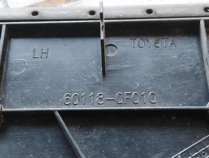 Toyota Corolla Verso AR10 (2004 - 2009) 601180F010 Прочие внешние детали — фото 4