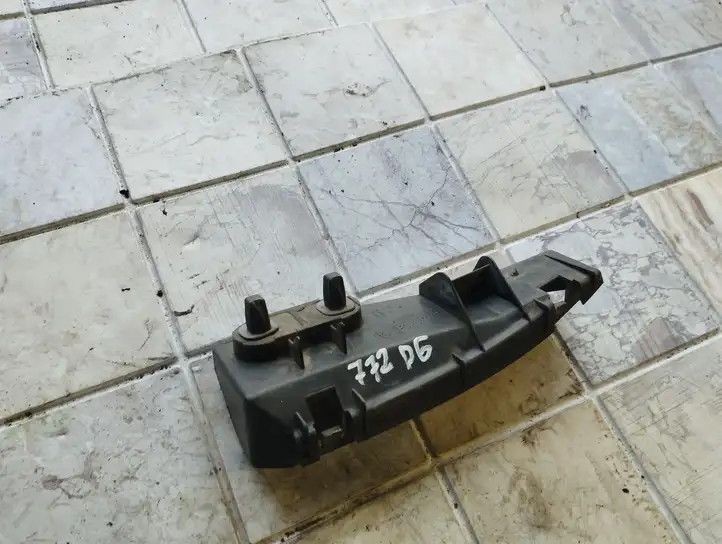 Toyota Corolla Verso AR10 (2004 - 2009) 525620F010 Кронштейн заднего бампера — фото 1