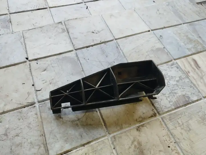 Toyota Corolla Verso AR10 (2004 - 2009) 525620F010 Кронштейн заднего бампера — фото 2