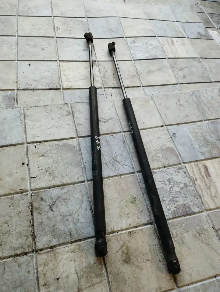 Toyota Corolla Verso AR10 (2004 - 2009) 689600F011 Амортизатор крышки багажника — фото 1