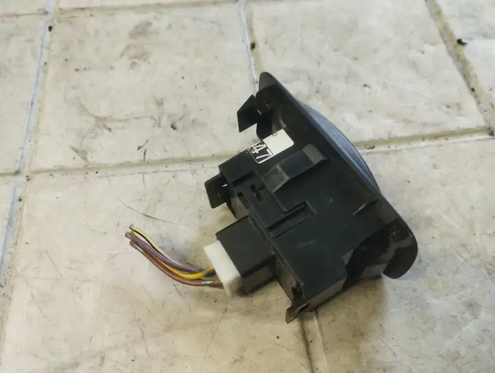 Toyota Corolla Verso AR10 (2004 - 2009) 54035228 Блок кнопок стеклоподъемников — фото 4