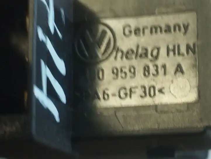 Volkswagen PASSAT B5.5 (2001 - 2005) 1J0959831A Кнопка закрытия крышки багажника — фото 5