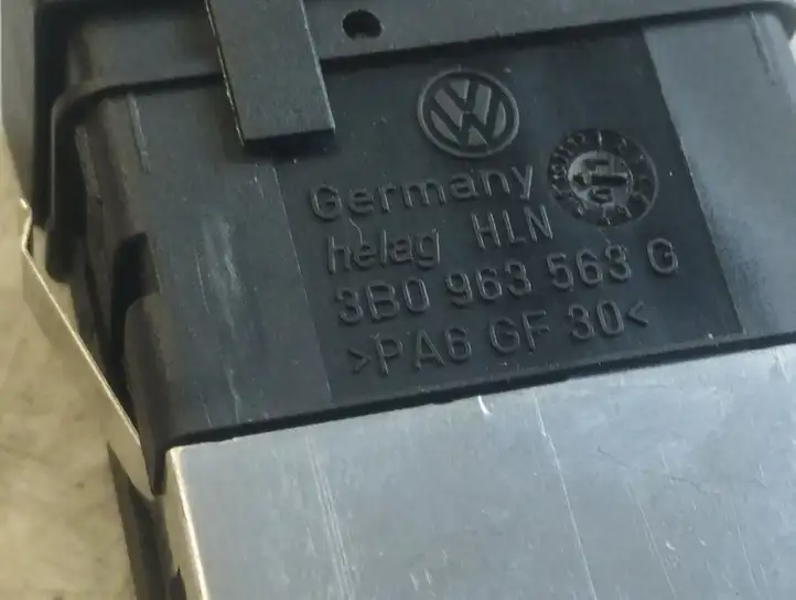Volkswagen PASSAT B5.5 (2001 - 2005) 3B0963563G Включатель обогрева — фото 5