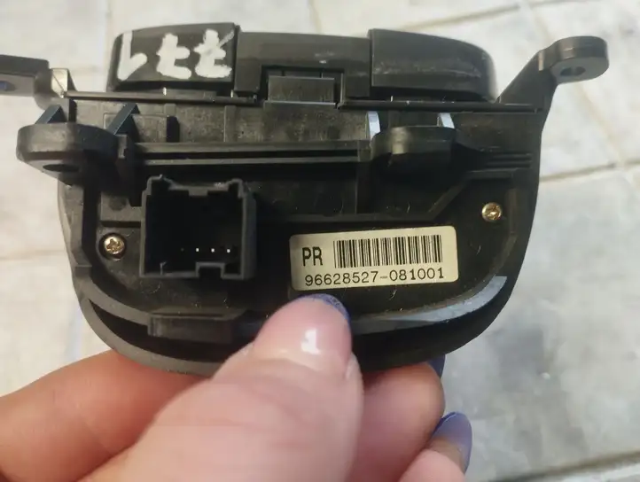 Chevrolet Captiva (2006 - 2011) 96628527 Кнопки на рулевом колесе — фото 2