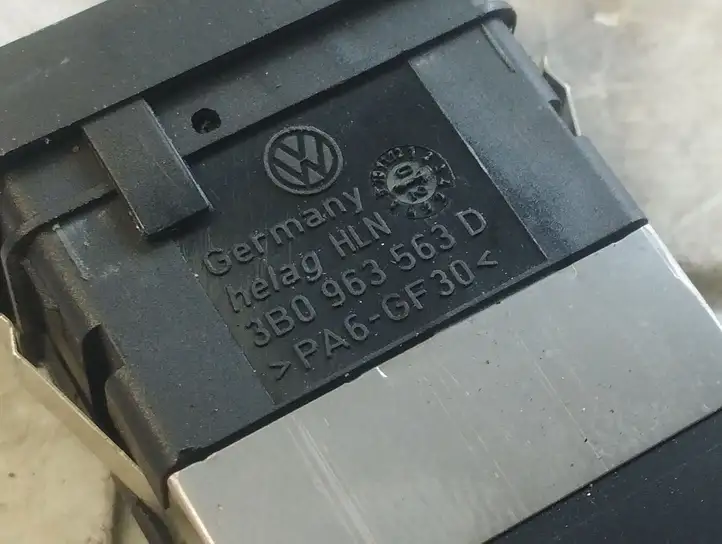 Volkswagen PASSAT B5.5 (2001 - 2005) 3B0963563D Включатель обогрева — фото 2