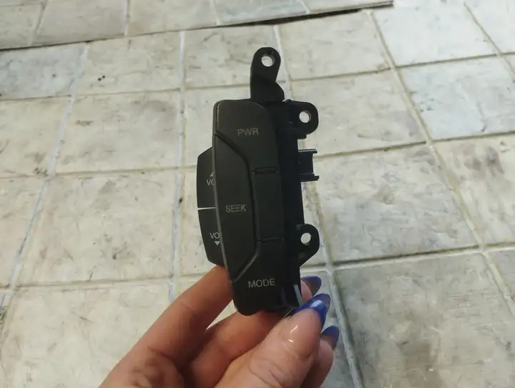 Chevrolet Captiva (2006 - 2011) 96628528 Кнопки на рулевом колесе — фото 1