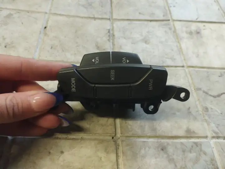 Chevrolet Captiva (2006 - 2011) 96628528 Кнопки на рулевом колесе — фото 4