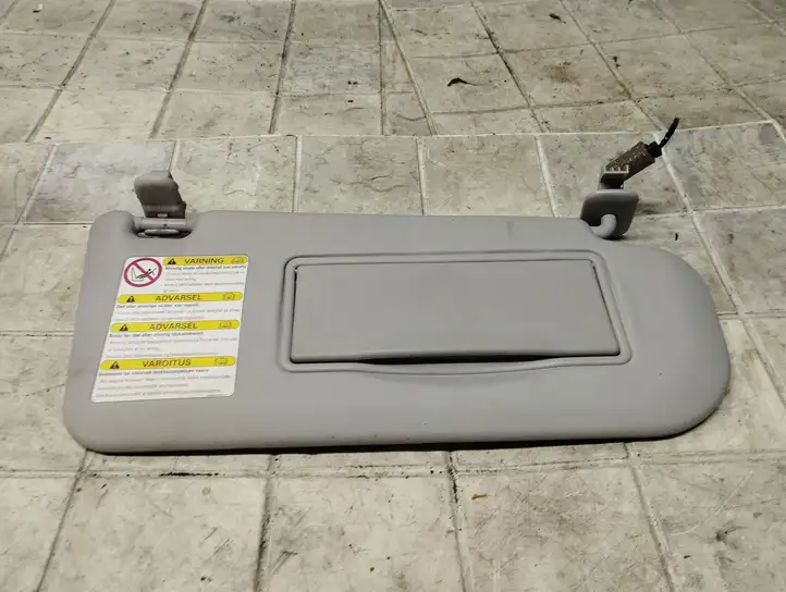 Mazda 6. (2002 - 2005)   Щиток от солнца