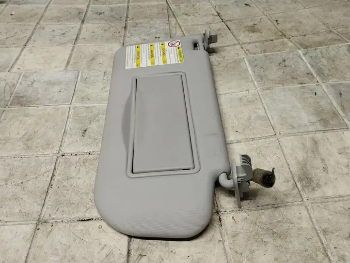 Mazda 6. (2002 - 2005)   Щиток от солнца