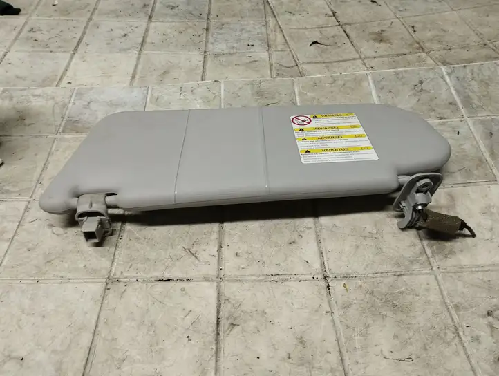 Mazda 6. (2002 - 2005)   Щиток от солнца