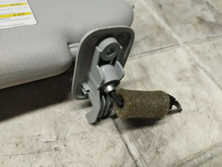 Mazda 6. (2002 - 2005)   Щиток от солнца