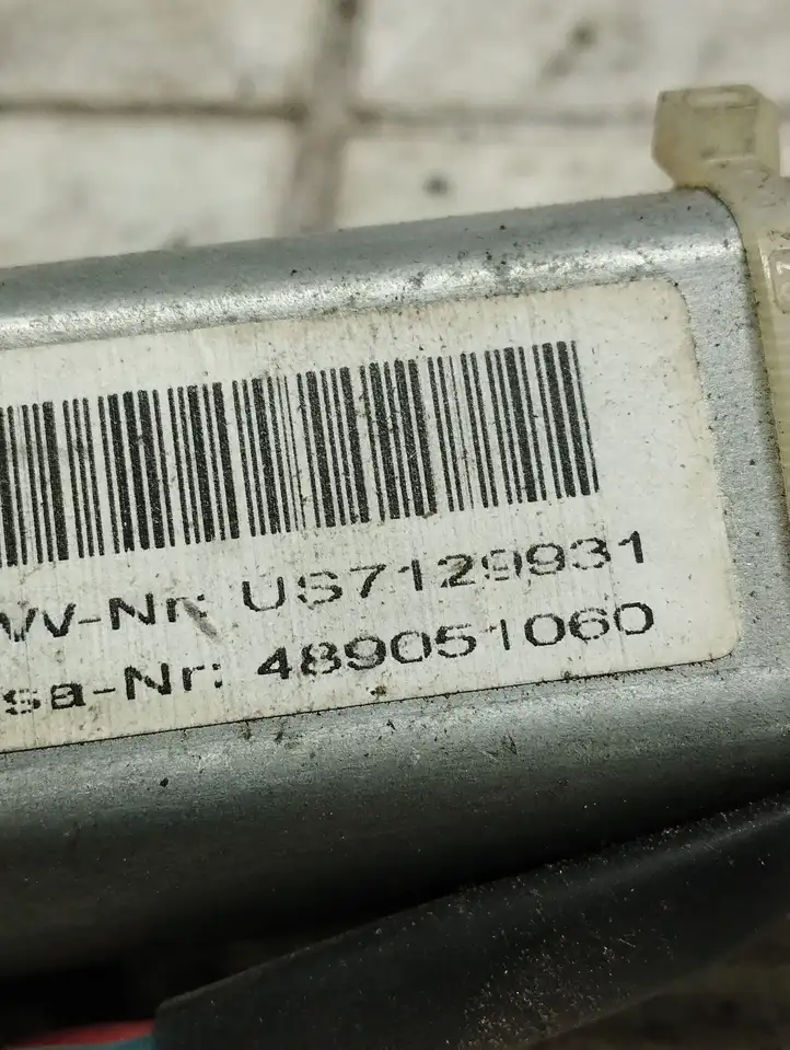 BMW 5 E60 E61 (2004 - 2010) 489051060 Доводчик крышки багажника — фото 2