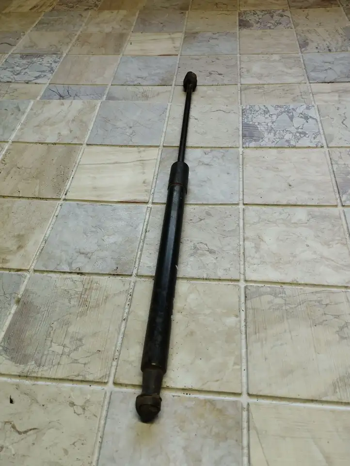 Volkswagen PASSAT B6 (2005 - 2010) Амортизатор крышки багажника — фото 1