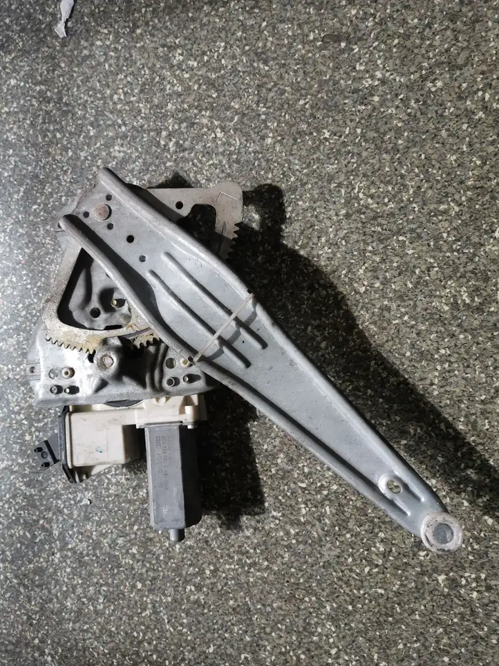Toyota Corolla E120 E130 (2004 - 2007) 0130822032 Стеклоподъемник передней двери (комплект) — фото 3