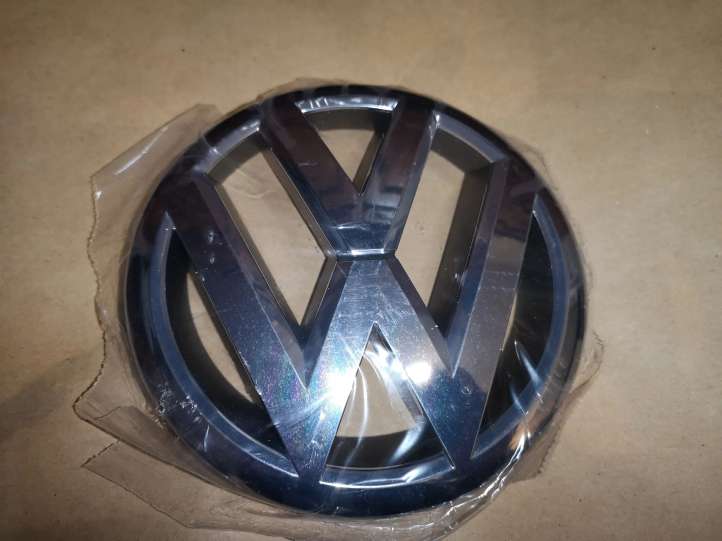 561853600ULM Volkswagen PASSAT B8 Grotelės priekinės