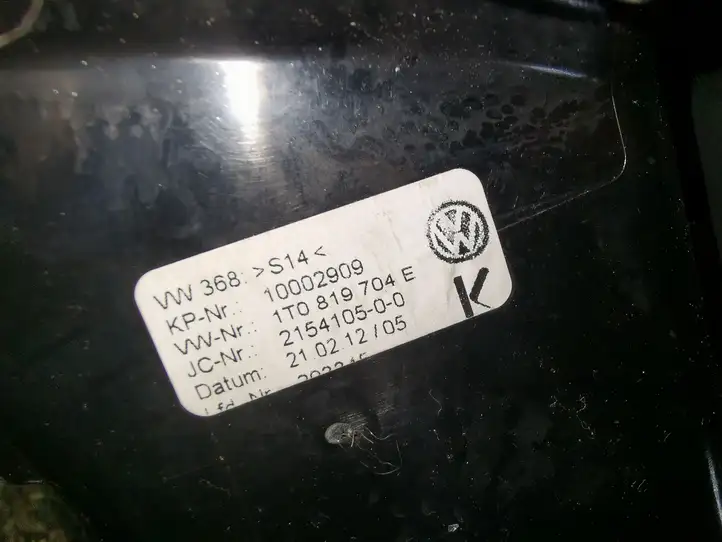 Volkswagen Touran II (2010 - 2016) 1T0819704E Боковой воздушный дефлектор — фото 3