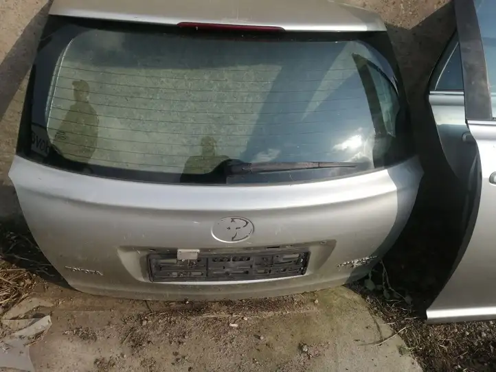Toyota Avensis T250 (2006 - 2009) Крышка багажника — фото 1