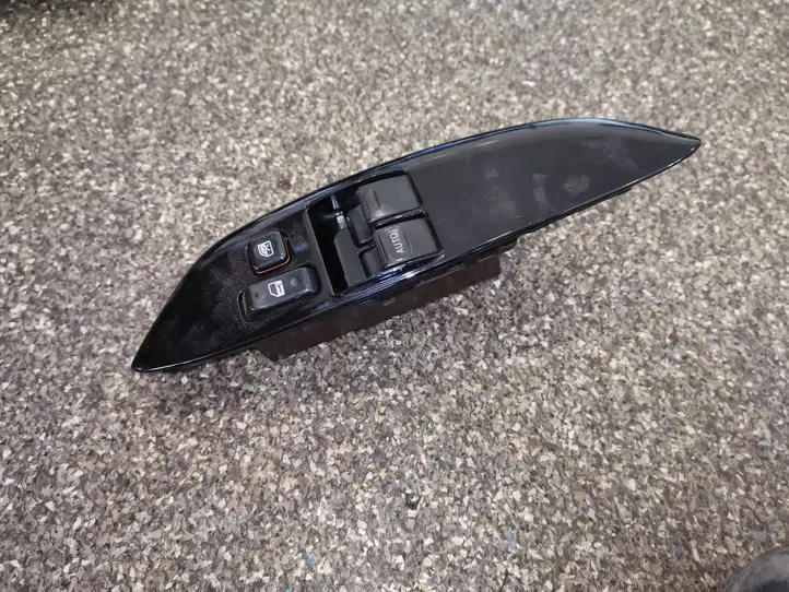 Toyota Yaris (1999 - 2003) 0113A13 Блок кнопок стеклоподъемников — фото 1