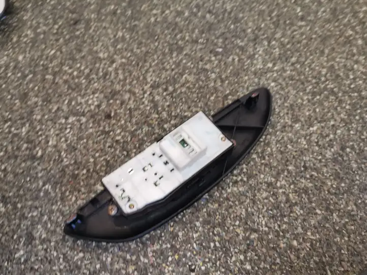 Toyota Yaris (1999 - 2003) 0113A13 Блок кнопок стеклоподъемников — фото 2