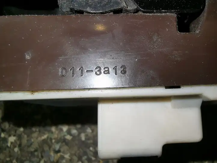 Toyota Yaris (1999 - 2003) 0113A13 Блок кнопок стеклоподъемников — фото 3