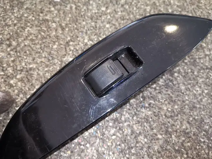 Toyota Yaris (1999 - 2003) Кнопка стеклоподъемников — фото 3
