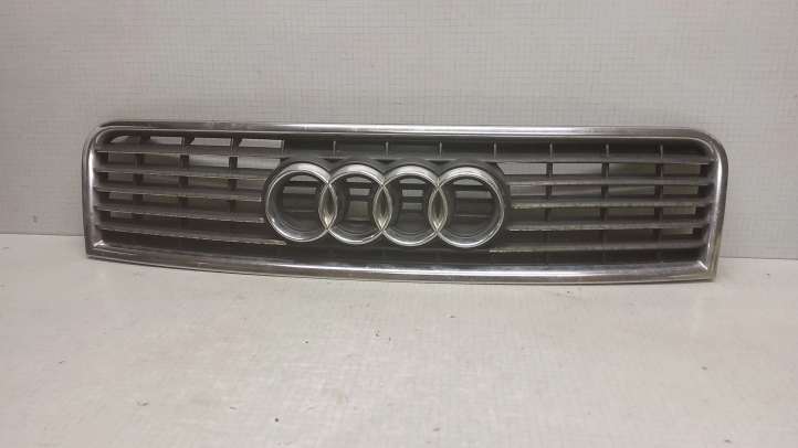 8E0853651F Audi A4 S4 B6 8E 8H Grotelės priekinės