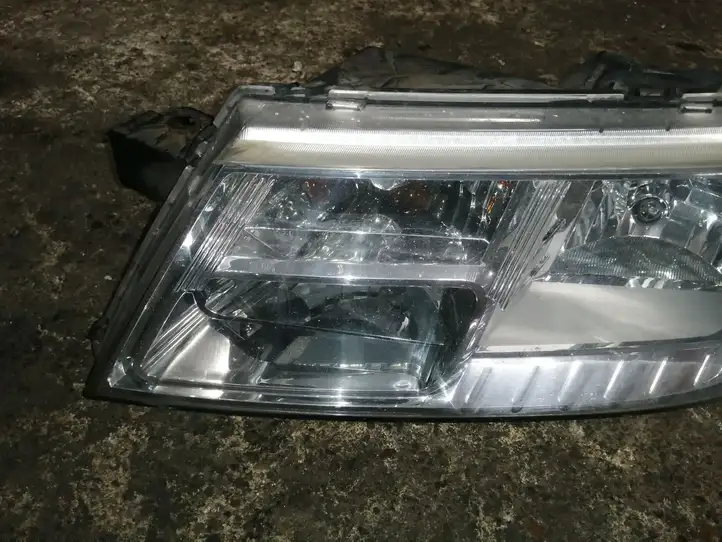 Dodge Journey (2007 - 2011) Передняя фара — фото 3
