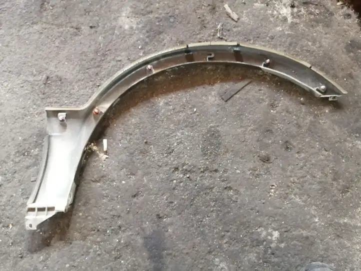 Subaru Outback (1998 - 2003) Молдинг крыла — фото 2