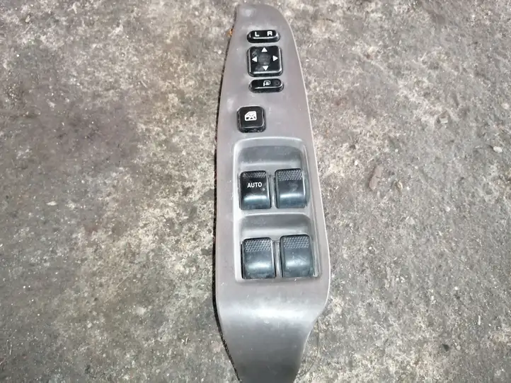 Subaru Outback (1998 - 2003) 83071AE020 Кнопка стеклоподъемников — фото 1