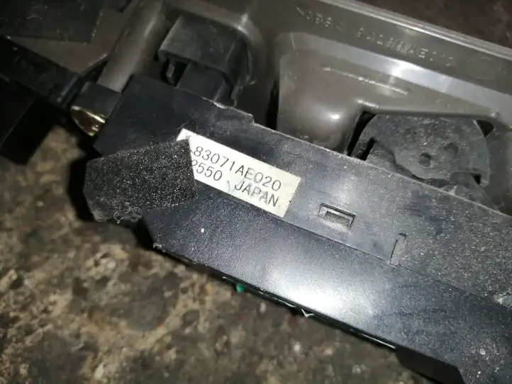 Subaru Outback (1998 - 2003) 83071AE020 Кнопка стеклоподъемников — фото 3