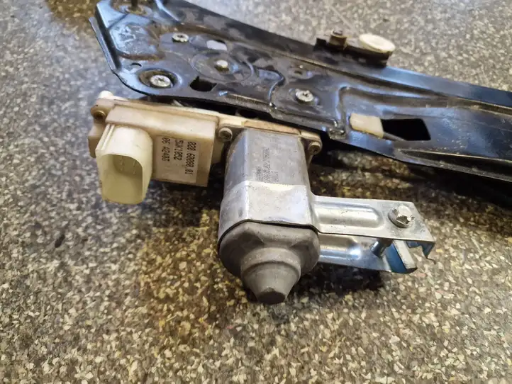 BMW 7 E65 E66 (2001 - 2008)   Передний комплект электрического механизма для подъема окна