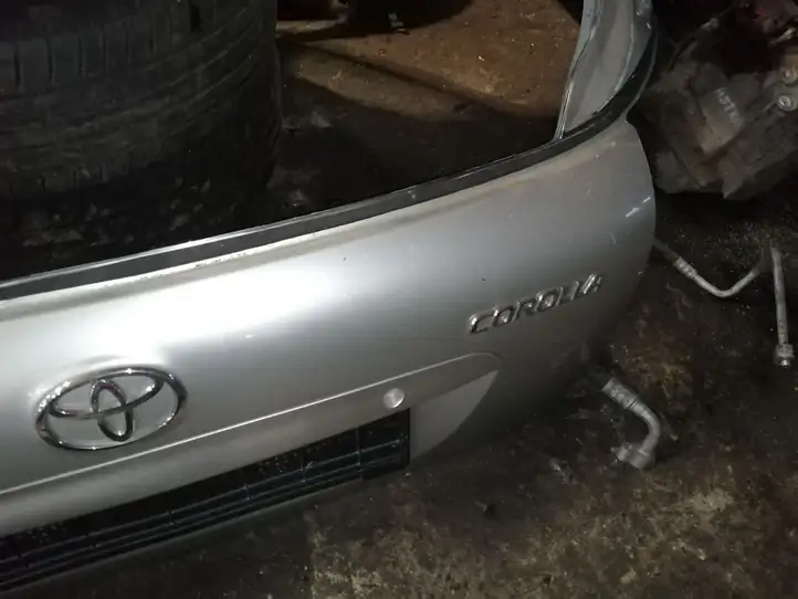 Toyota Corolla E120 E130 (2004 - 2007) Крышка багажника — фото 2