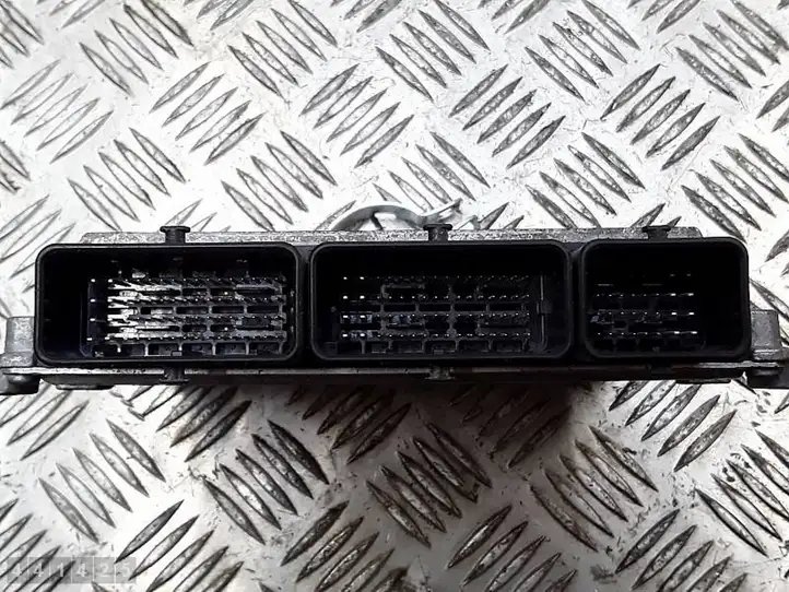 Dacia Sandero (2012 - 2016)  V29030397A Блок управления двигателя