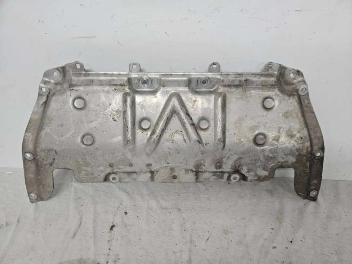 6868620 BMW 5 G30 G31 Variklio dugno apsauga