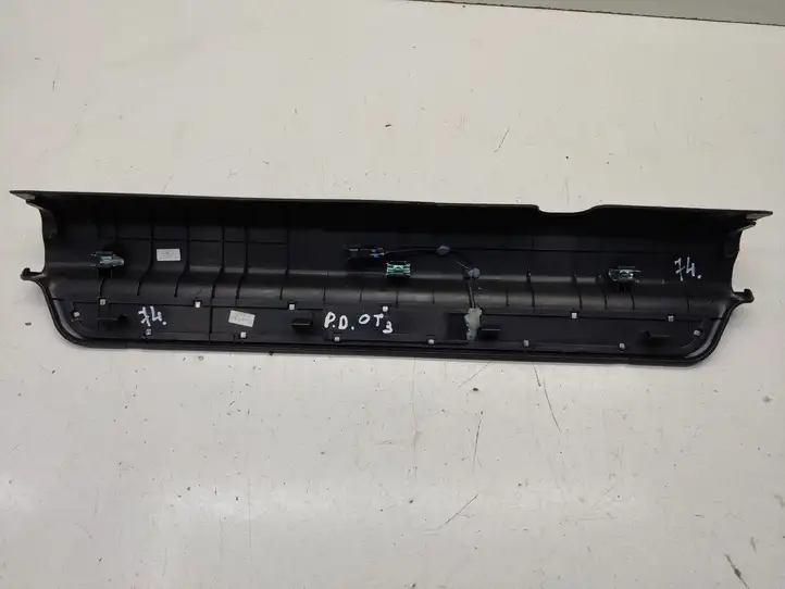 Kia Optima (2010 - 2013) 858812T100 Внутренняя отделка переднего порога — фото 3