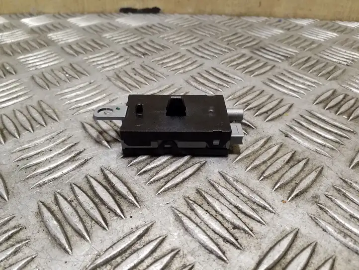 Ford Mondeo MK V (2014 - )  DS7T18C847AA Усилитель антенны