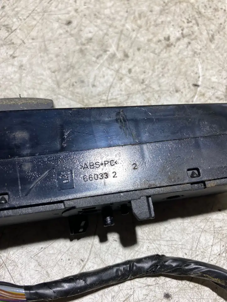 Opel Zafira B (2006 - 2008) 660332 Включатель аварийных фонарей — фото 3
