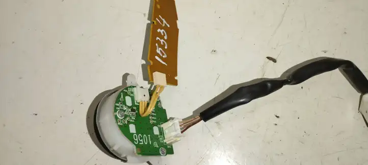 Toyota Prius (XW30) (2009 - 2015) Кнопки на рулевом колесе — фото 3