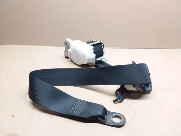 Toyota Avensis T270 (2009 - 2012)  7P1510P Передний ремень безопасности