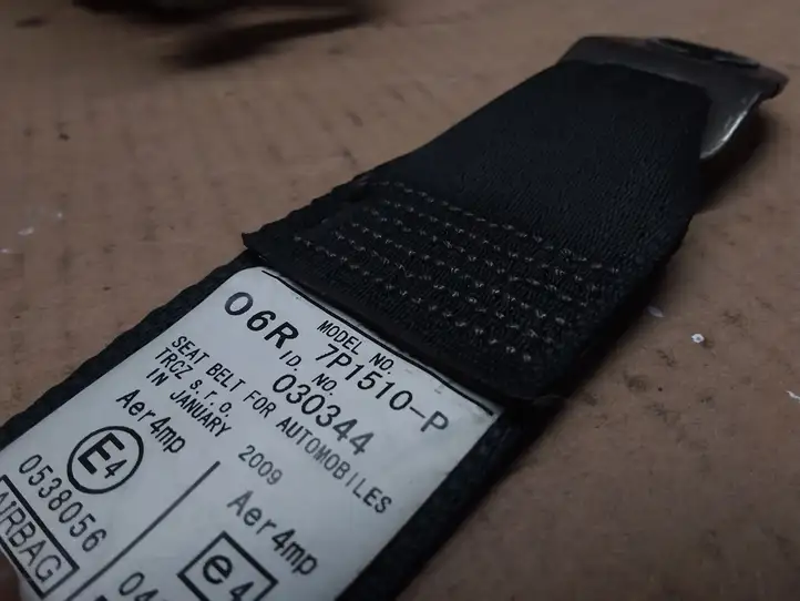 Toyota Avensis T270 (2009 - 2012)  7P1510P Передний ремень безопасности