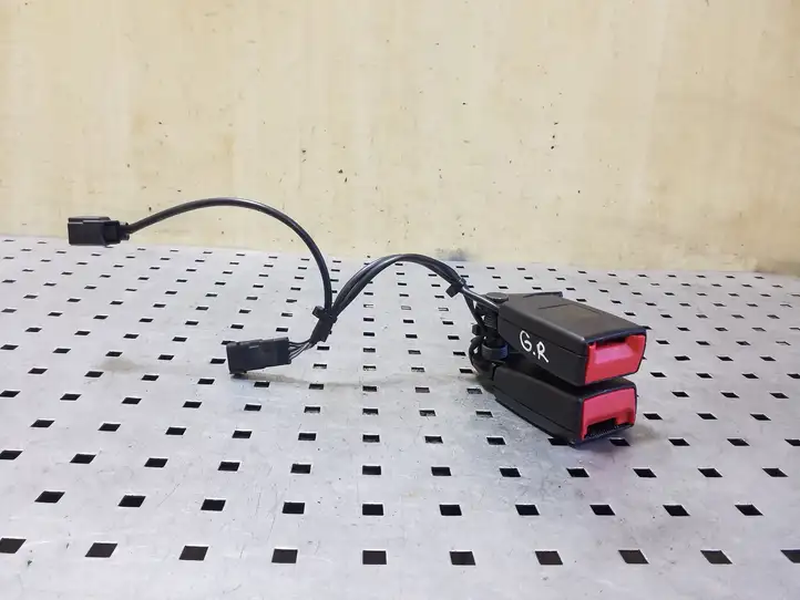 Ford Mondeo MK V (2014 - )  DS73F613K21 Задний средний замок ремня