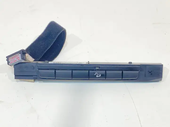 BMW 3 E90 E91 (2005 - 2012) 6131696261205 Другие включатели / ручки/ переключатели — фото 1